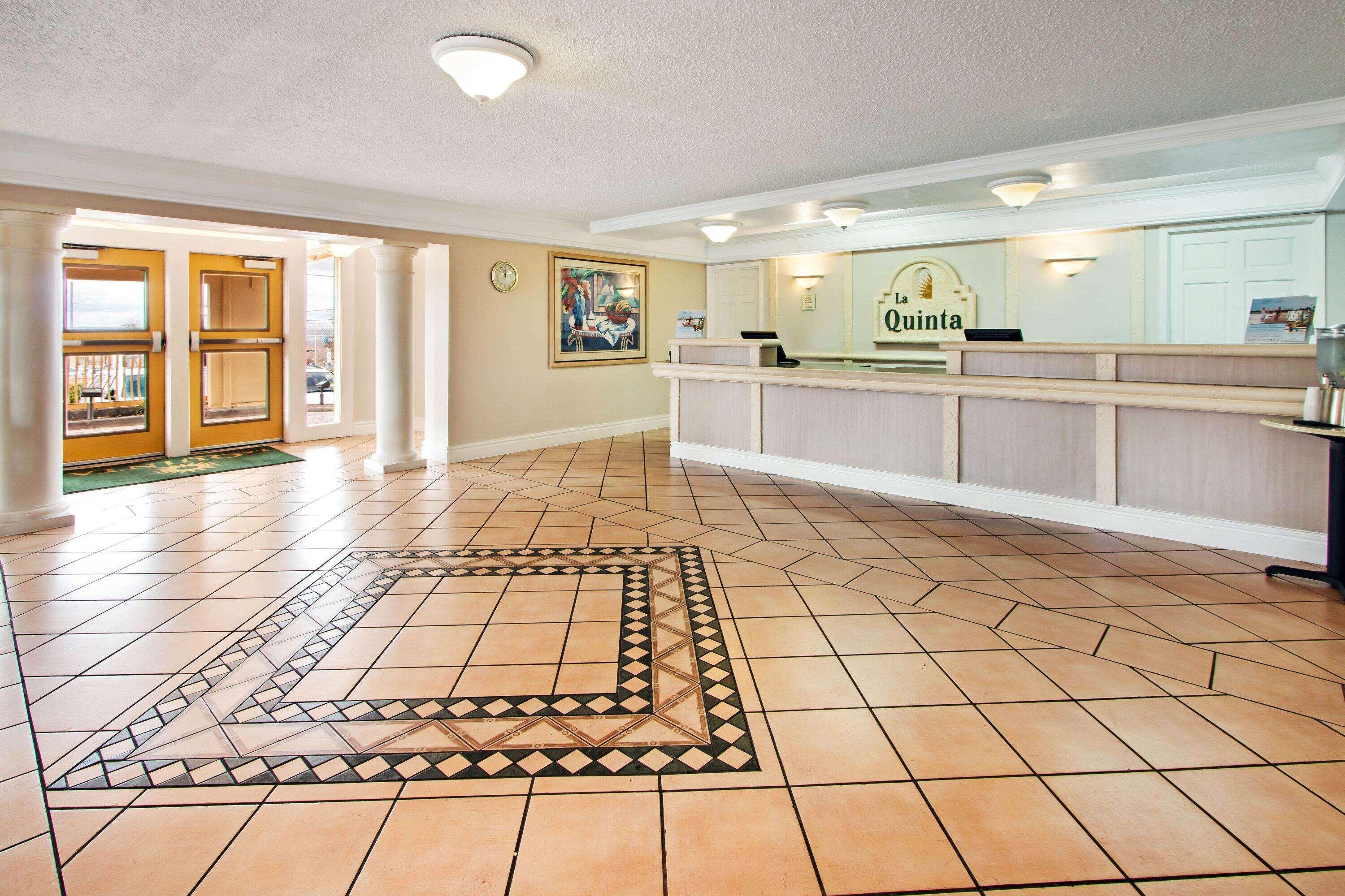 La Quinta Inn By Wyndham Albuquerque Airport Exteriör bild